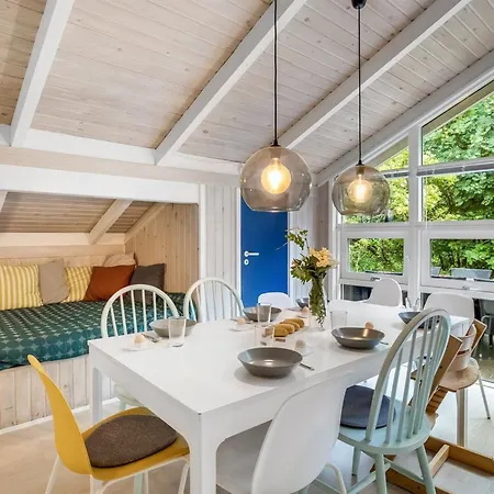 Lovis - 600m From The Sea By Interhome