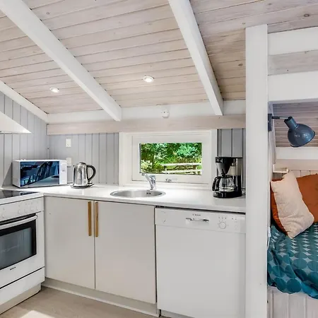 Lovis - 600m From The Sea By Interhome *